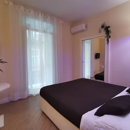 Bed Morelli 49 , Chiaia Oda ve Kahvaltı Napoli