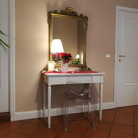 Bed Morelli 49 , Chiaia Oda ve Kahvaltı Napoli