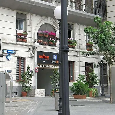 Bed & Breakfast Bed Morelli 49 , Chiaia Neapol