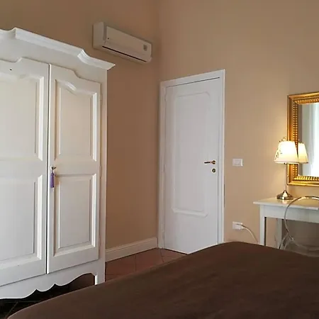 Bed Morelli 49 , Chiaia Neapol