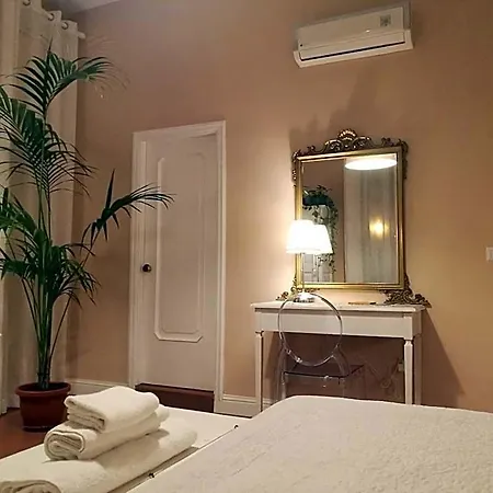 Bed Morelli 49 , Chiaia 住宿加早餐酒店