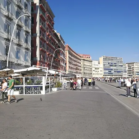 Bed Morelli 49 , Chiaia Nápoly