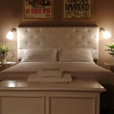 Bed Morelli 49 , Chiaia Panzió Nápoly