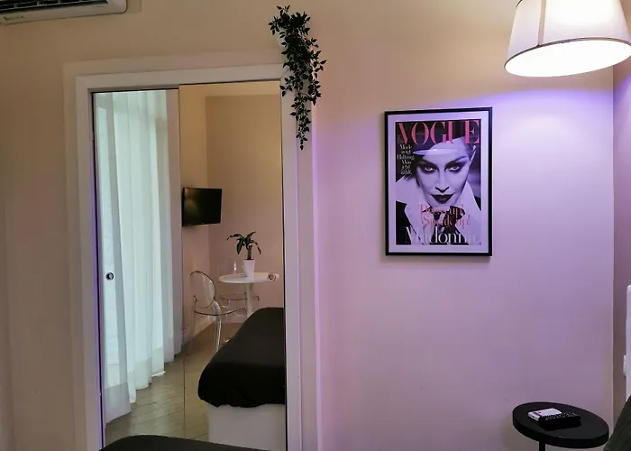 Bed Morelli 49 , Chiaia Bed and Breakfast