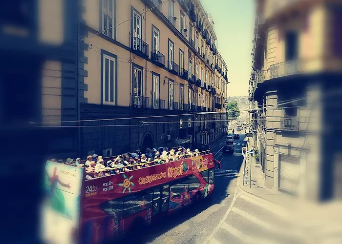 Bed Morelli 49 , Chiaia Bed and Breakfast Νάπολη