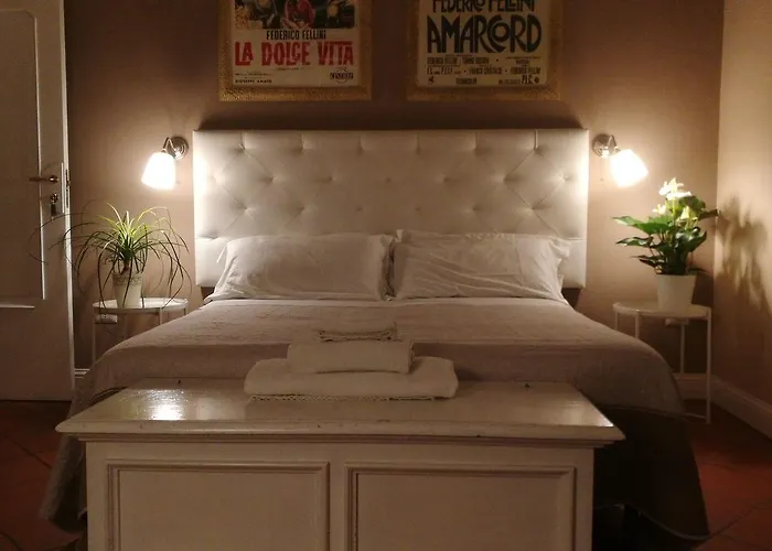 Bed Morelli 49 , Chiaia Bed and Breakfast Νάπολη