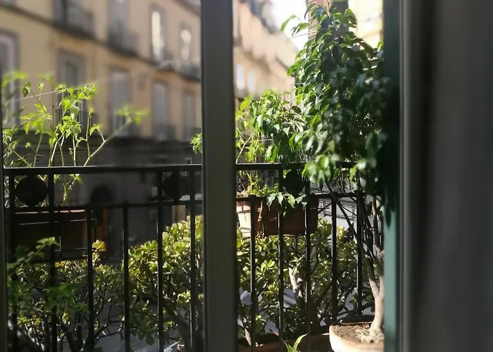 Bed Morelli 49 , Chiaia Bed and Breakfast Νάπολη