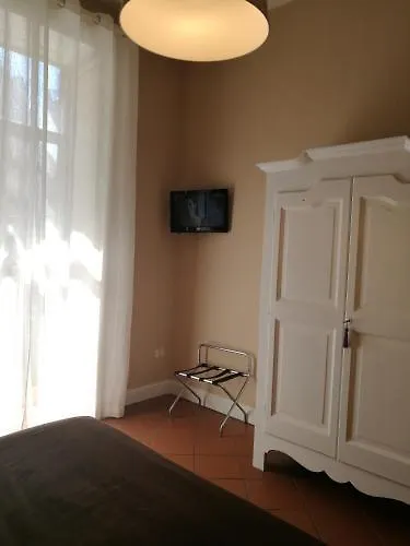 Bed Morelli 49 , Chiaia Bed and Breakfast Νάπολη