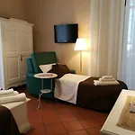 Bed Morelli 49 , Chiaia Bed & Breakfast Neapel